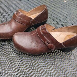 Ladies Dansko brown leather work shoe, size 40